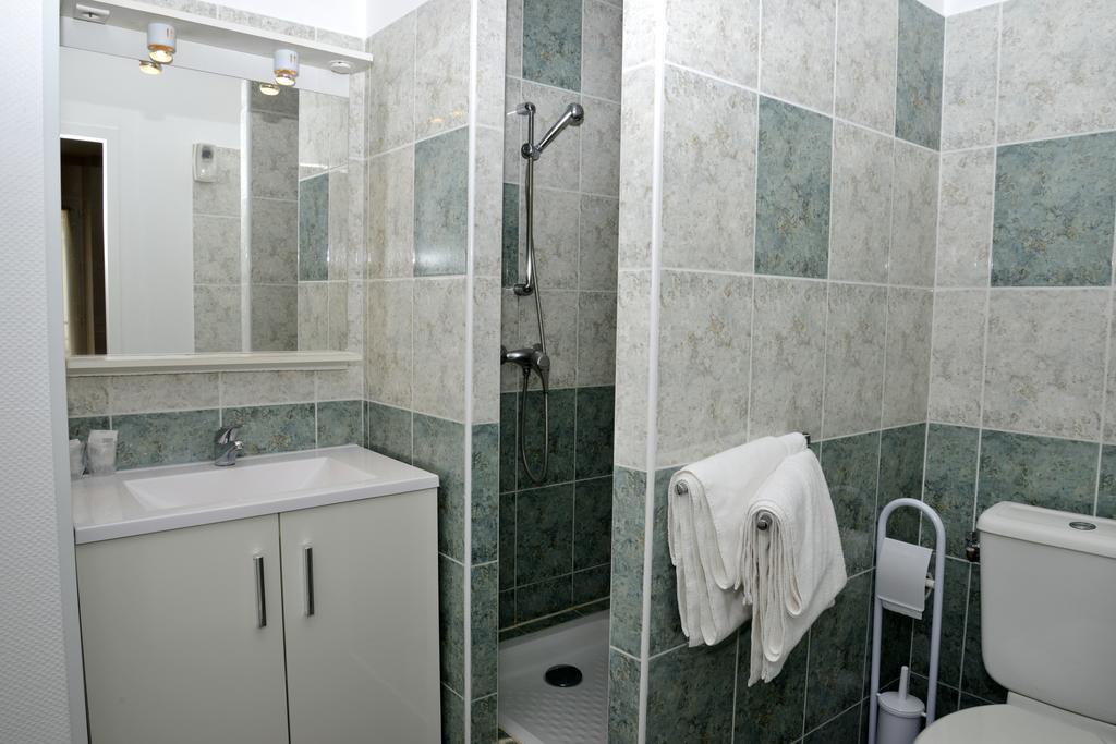 Hotel Des Arceaux Saint-Sever  Bagian luar foto